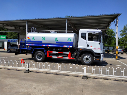 多功能灑水車報(bào)價 多功能灑水車報(bào)價