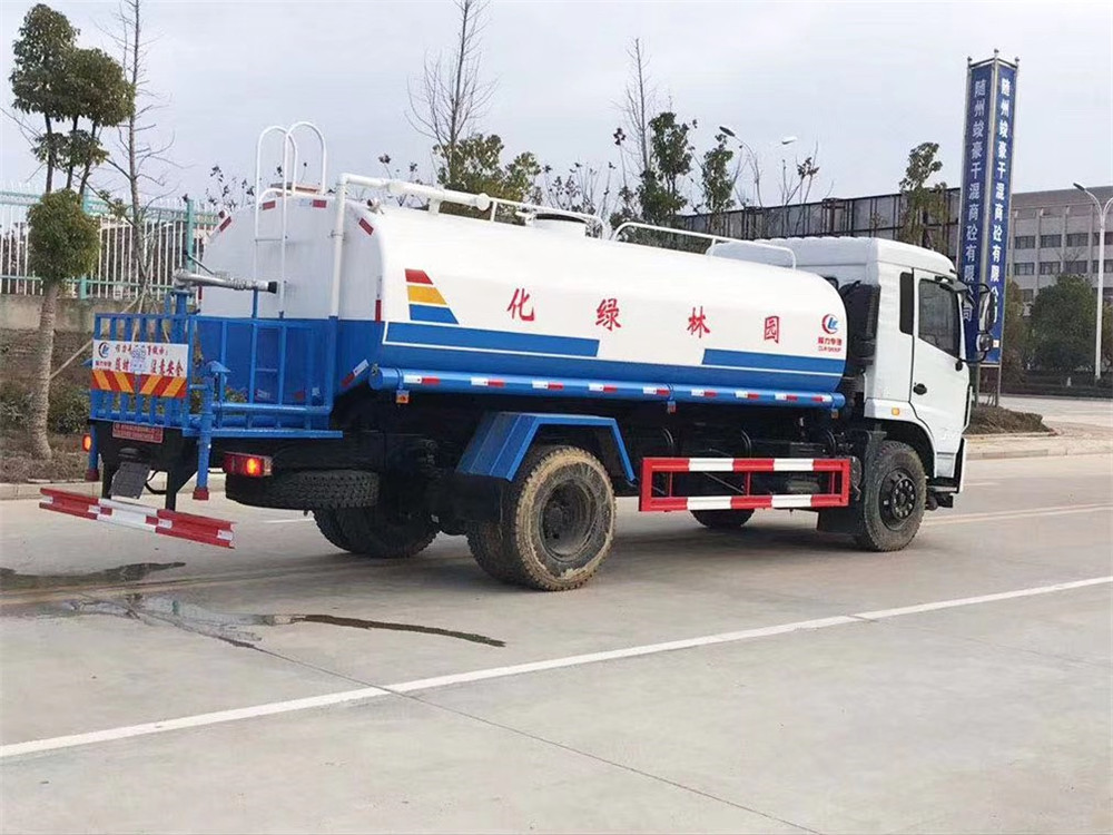 東風(fēng)專(zhuān)底D3S14方灑水車(chē) 東風(fēng)專(zhuān)底D3S14方灑水車(chē)