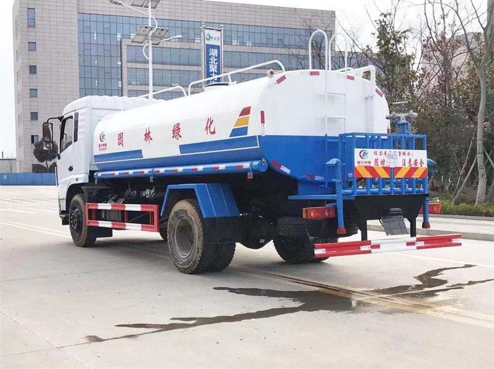 東風(fēng)專(zhuān)底D3S14方灑水車(chē) 東風(fēng)專(zhuān)底D3S14方灑水車(chē)